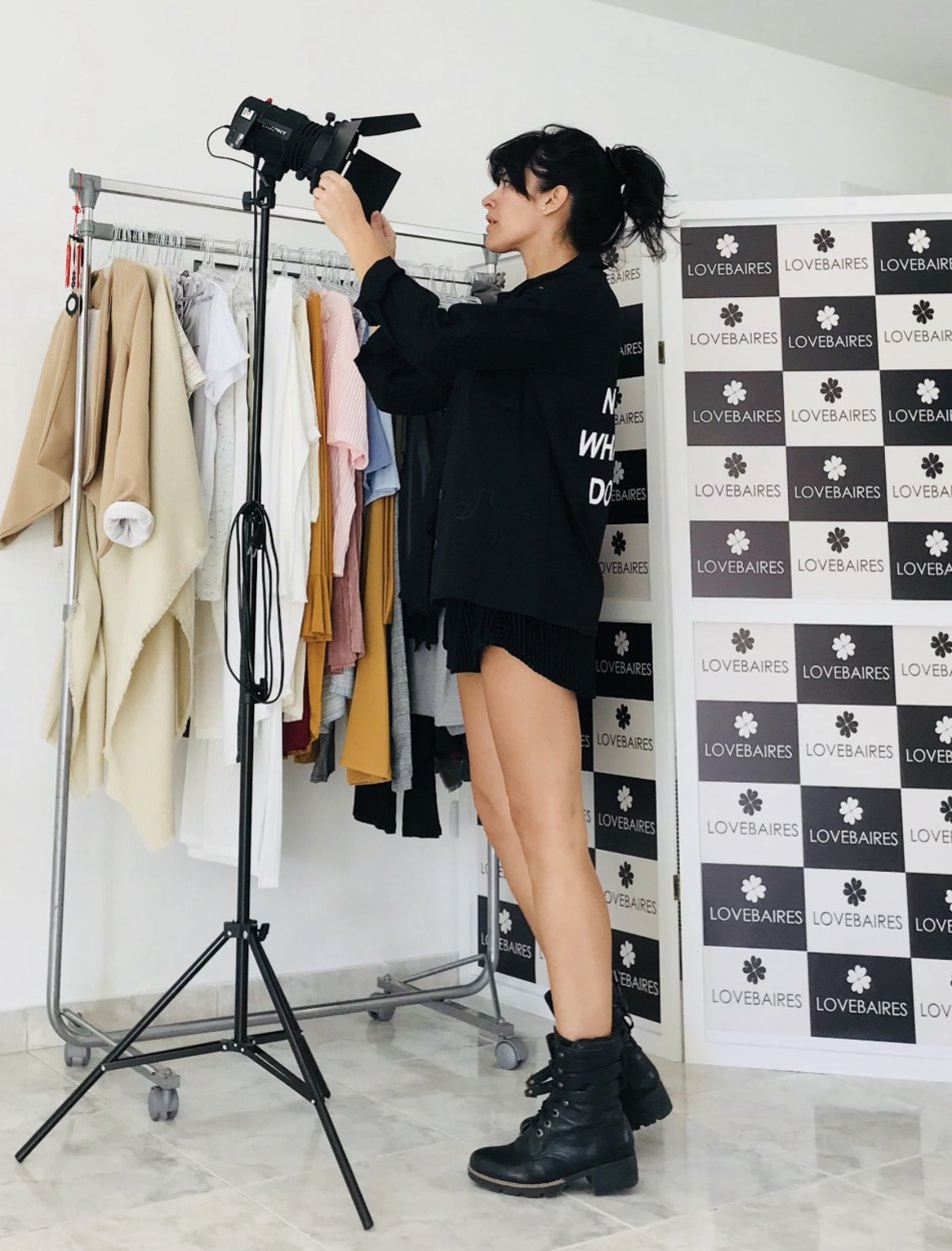 Fotografiando prendas en el estudio